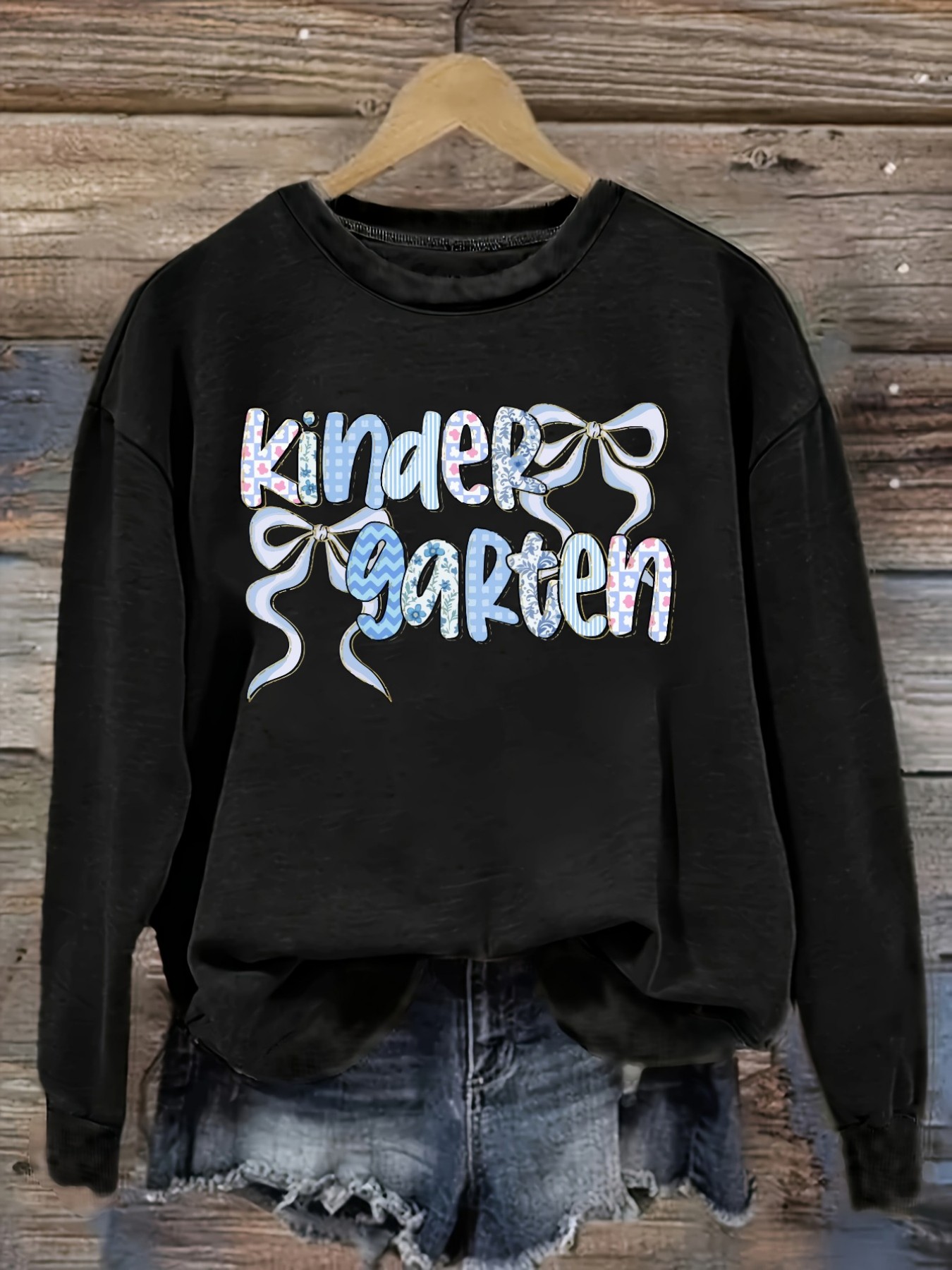 Winter Clothing Kindergarten - レディースカジュアル長袖クルーネックTシャツ、幼稚園のリボン柄プリントデザイン、ラウンドネック婦人服、洗濯機で洗える、やや伸縮性あり、ゆったりフィット、春・秋・冬用レディースTシャツ、ハロウィンコスチューム衣装