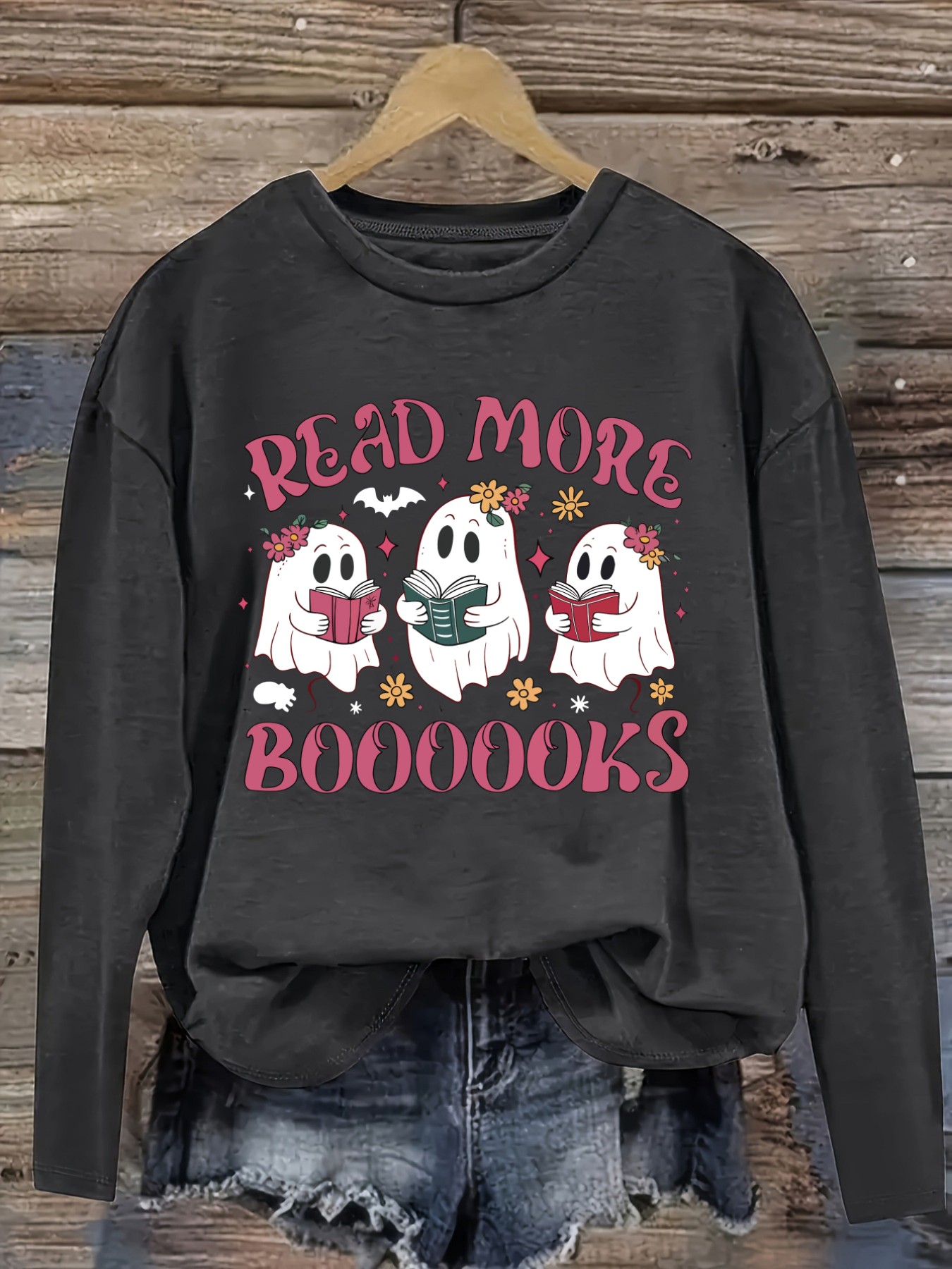レディースカジュアル長袖クルーネックTシャツ「読書好きの幽霊 - Winter Clothing Usa のレビューと価格